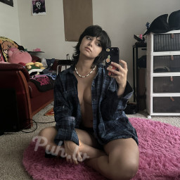 Laura, 24