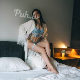 Daniella, 22