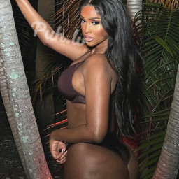 LAURA 💋, 22
