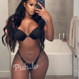 LAURA 💋, 22