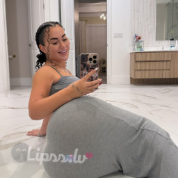 Rachelle, 27