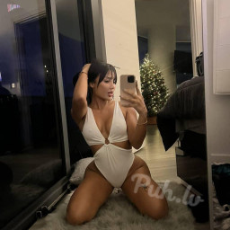 Rachelle, 27