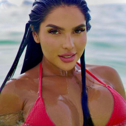 Mia, 25